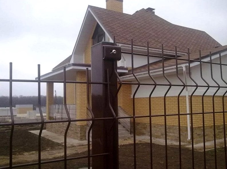 Секція паркану 3Д - Коричнева зварна Сітка - 3*4 - 1260*2500